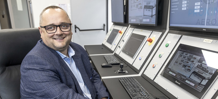 Dr hab. inż. Marcin Drajewicz, prof. PRz w Laboratorium Wodorowym Politechniki Rzeszowskiej,