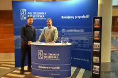 [FOTO] Rekordowa liczba zgłoszeń na seminarium chemiczne