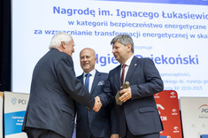 Wręczenie nagrody Olgierdowi Dziekońskiemu, fot. B. Motyka