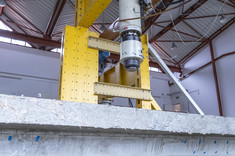 Hybrydowy dźwigar z recyklowanych łopat turbin wiatrowych i betonu niekonwencjonalnego