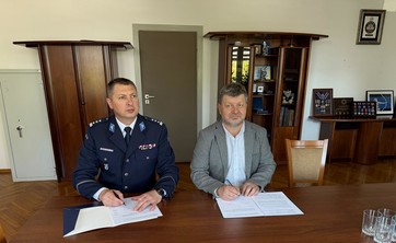 Od lewej: insp.  Andrzej Patrzałek, prof. Piotr Koszelnik,