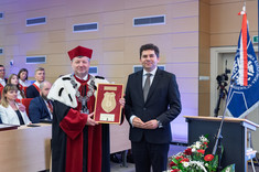 Od lewej: prof. P. Koszelnik, L. Nadbereżny, 