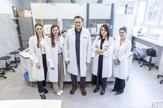 Od lewej: W. Krukar, dr inż. A. Płaza-Altamer, prof. T. Ruman, prof. PRz J. Nizioł, mgr inż. W. Szuberla,