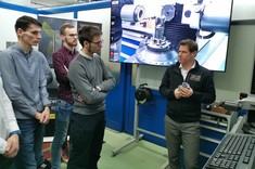 Dr inż. M. Pawłowski (pierwszy z prawej) ze studentami WBMiL,