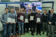 Dr inż. M. Pawłowski ze studentami WBMiL,