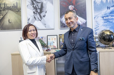 Od lewej: Do Minh Tam, prof. G. Ostasz,